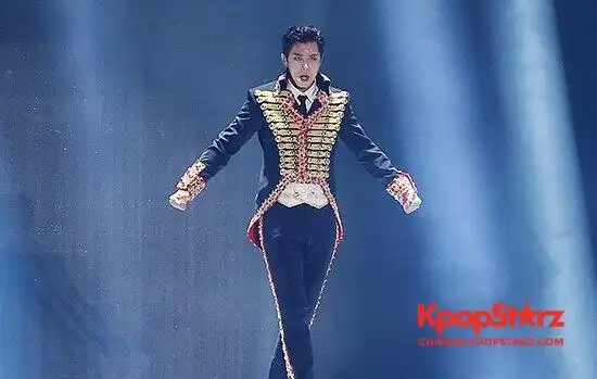 郑允浩:时隔许久登上舞台倍感负担,因为太努力裤子撕开了