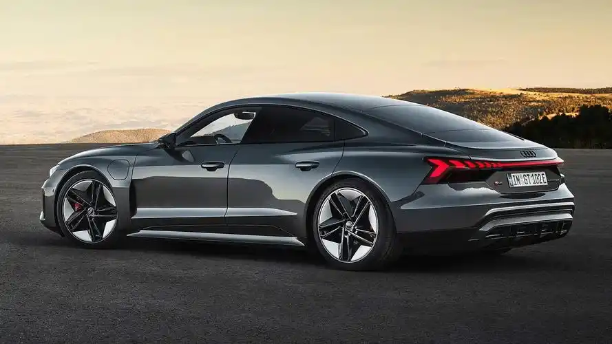 细品奥迪rs e-tron gt,百万纯电旗舰车型,开上感觉就是钢铁侠_搜狐