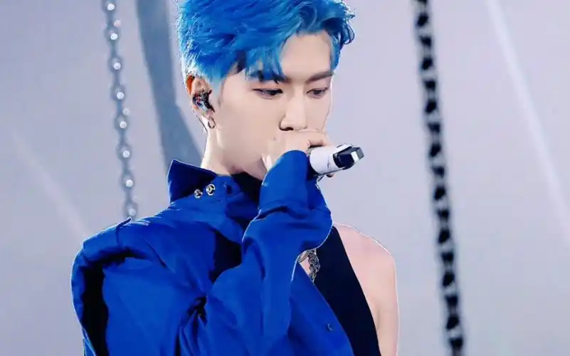 『乐华十二周年演唱会』&【范丞丞】渐变蓝绝美发色,超燃演译《missed