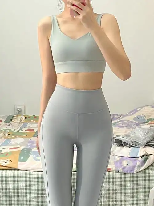 温柔浅绿色瑜伽服太绝啦真的不显三角区诶