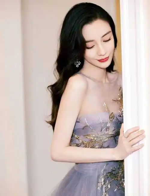 angelababy(杨颖),神仙颜值,身材凹凸有致,美得不可方物!