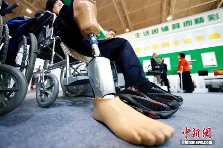 智能动力小腿假肢亮相北京福祉博览会