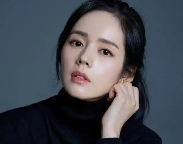 韩佳人换上短发后,简直是清纯优雅的美感一览无余.