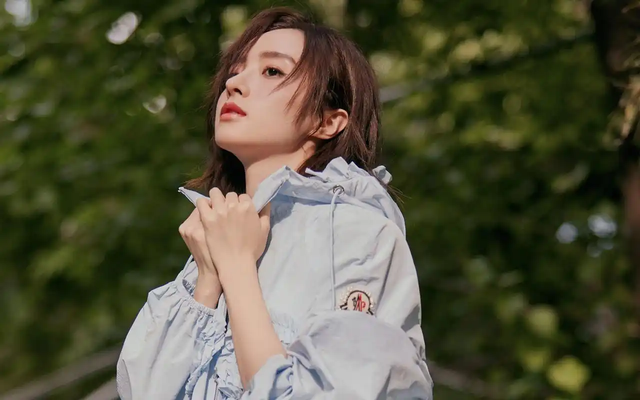 胡冰卿夏日清爽高清桌面壁纸