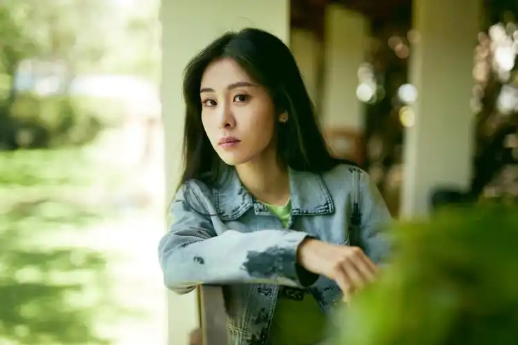 张碧晨牛仔套装清爽写真图片36