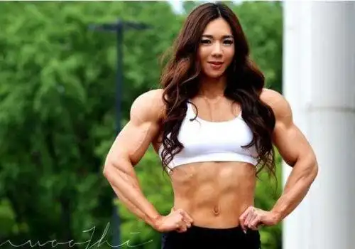 韩国金刚芭比池妍玉萝莉面孔之下却有超大肌肉组图