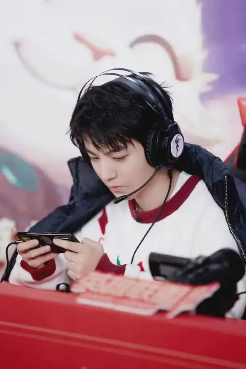 想看王俊凯演电竞男主##王俊凯电竞侧颜