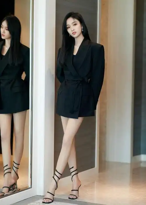 吴宣仪:西装的韵味