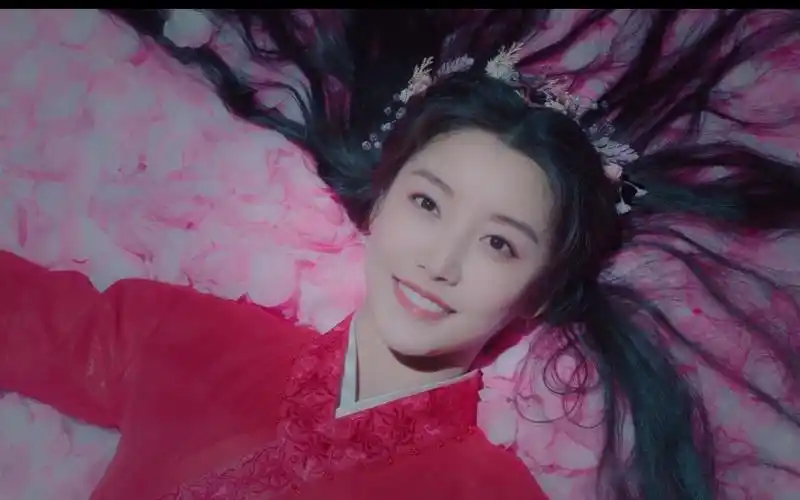 姜贞羽你嫁衣如火灼伤了天涯