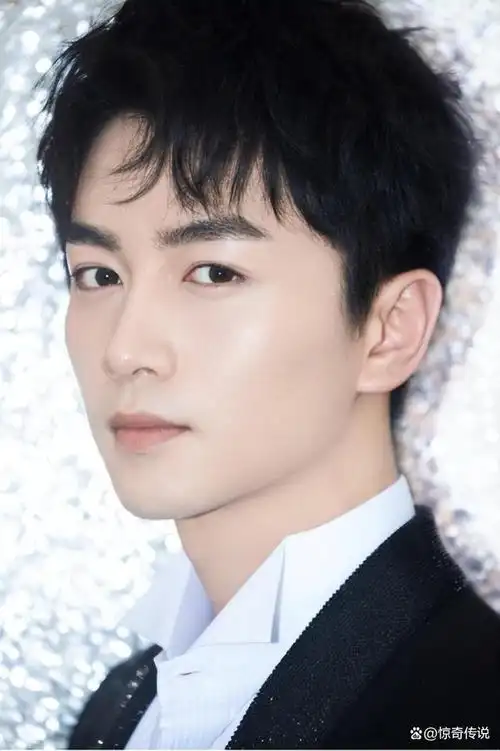 "富贵公子"陈晓,曾是运动员,22年逆袭成顶流,戏外宠妻狂魔