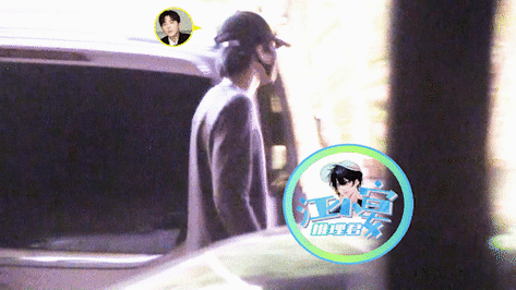 娱乐大事报#小宴看到刘宇宁夜晚吃完饭后与助理一起走出饭店,刘宇