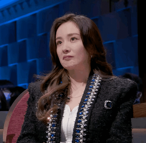 杨幂今晚怎么办脱口秀专场在谈论到诈骗这件事时