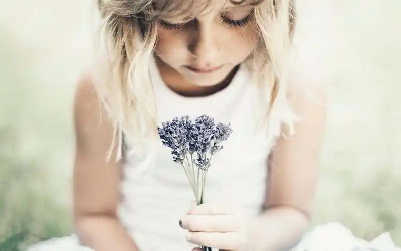 可爱的金发儿童宝宝壁纸