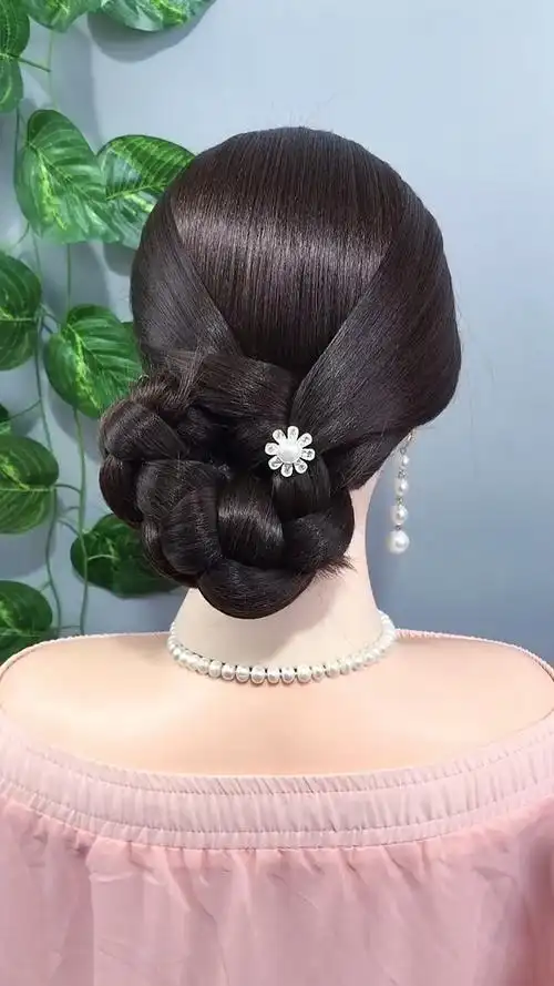 贵妇发型,出席晚会成为全场的焦点!