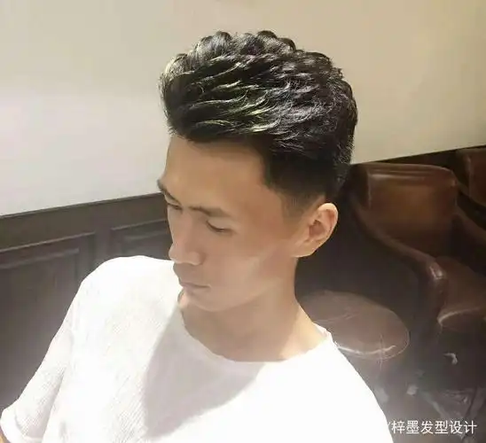 男士烫发纹理发型,形象提升的必剪发型,自然时尚好打理