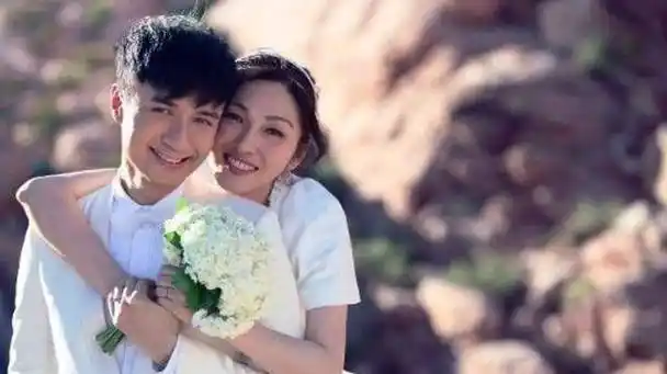 原创古巨基首晒儿子照片老婆52岁高龄产子孩子健康又可爱