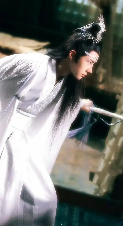 说起来王一博和横店是很有缘分的哦,王一博的代表作《陈情令》就有