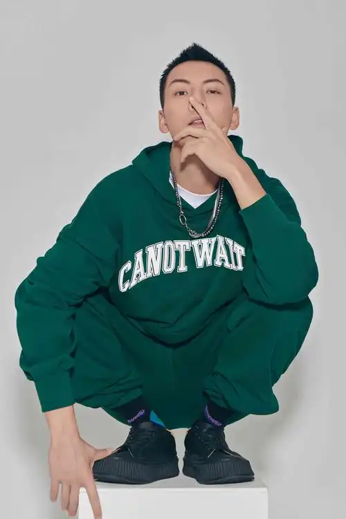 陈伟霆演绎主理品牌 canotwait_ 2021 秋冬新品造型特辑