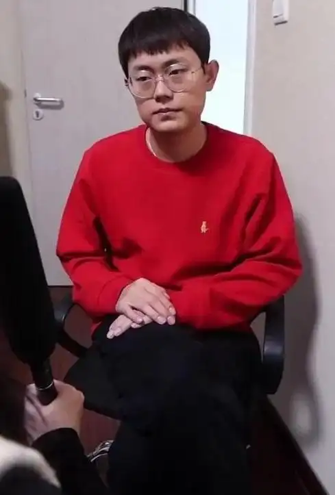 单月涨粉500万,最直男网红"维维啊"