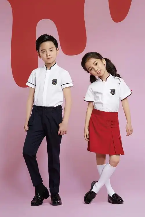 小学生校服定制款式多样