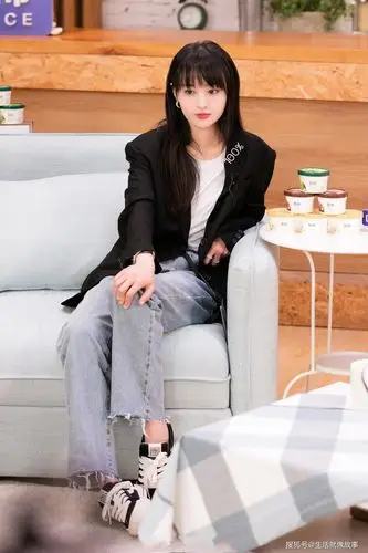 郑爽认真经营事业!圈粉无数的天使造型,真的集纯净与甜美于一身