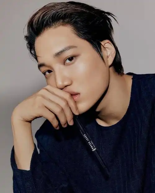 1日,芭比布朗官方ins更新金钟仁相关图片,并配文表示:"照片中kai完美