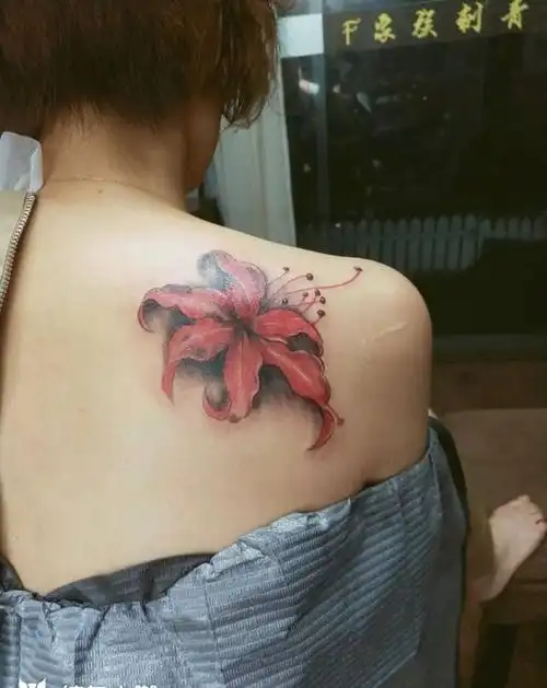 彼岸花纹身图片_背部纹身图案