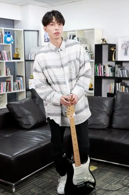 七哥黄榕生携歌曲橙黄上线与粉丝七喜默契度十足