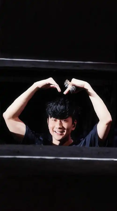 手机壁纸版    夏天来了,越穿越清爽了01    #林俊杰真的好会going