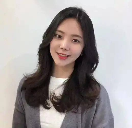 发量多的女生,怎么选发型?