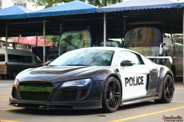 [震撼的奥迪r8警车]