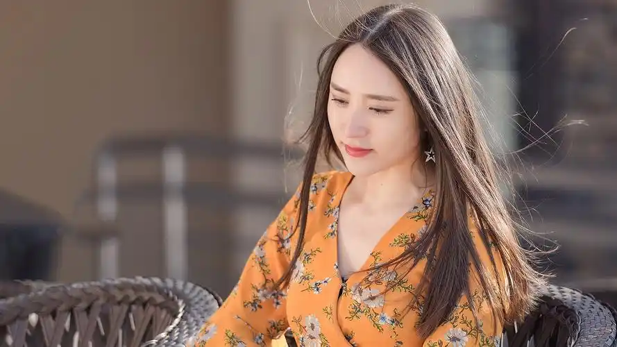 轻熟美女养眼写真桌面壁纸