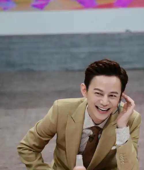 湖南一夜,中外歌手群星璀璨,有3大遗憾,还有1个亮点贯穿始终|何炅