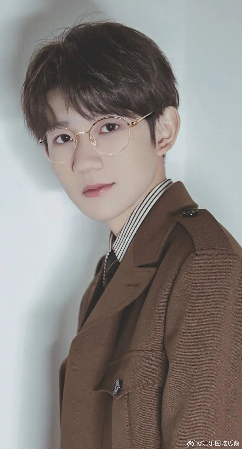 王源眼睛杀合集,是教我国文的王先生吗?