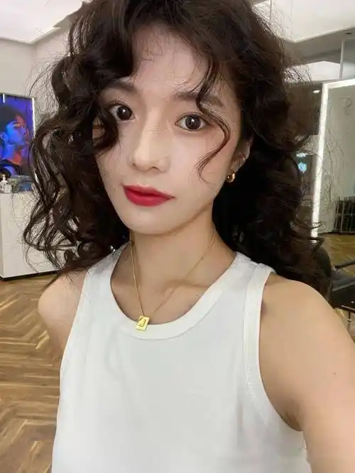 2021流行"满头烫"【精选50款】_气质