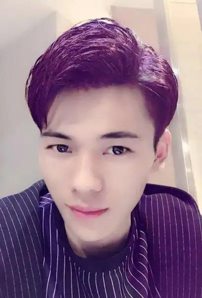 男生剪什么发型显脸小两鬓角留短款式的发型