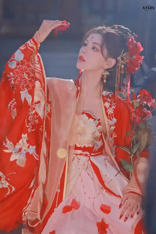 张予曦红衣古装美到我失语