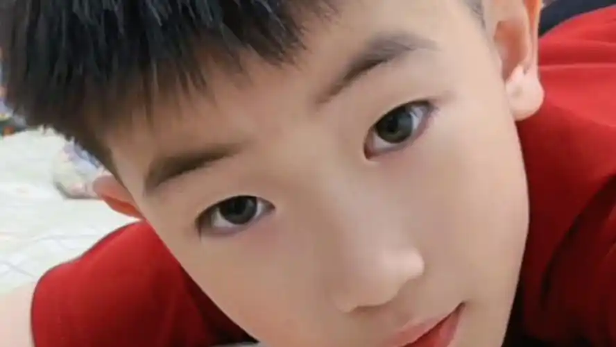 7岁小孩哥歪头杀