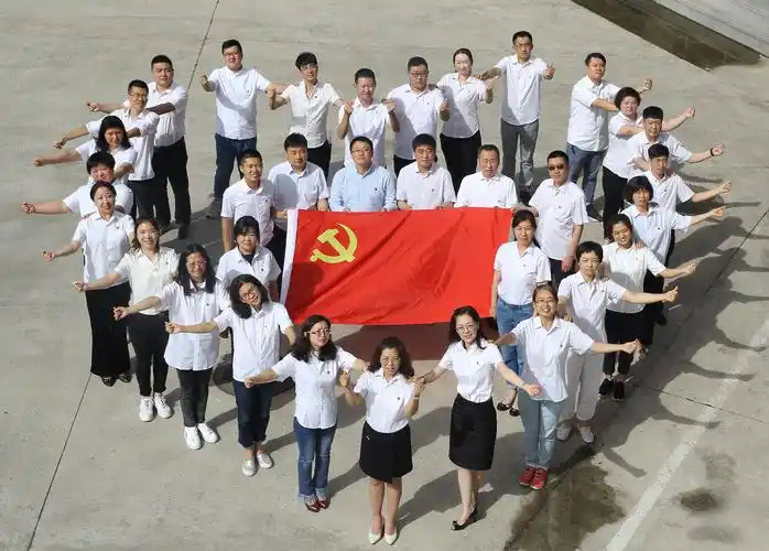 牡丹江分公司"不忘初心 牢记使命"主题教育系列活动之我与党旗合个影