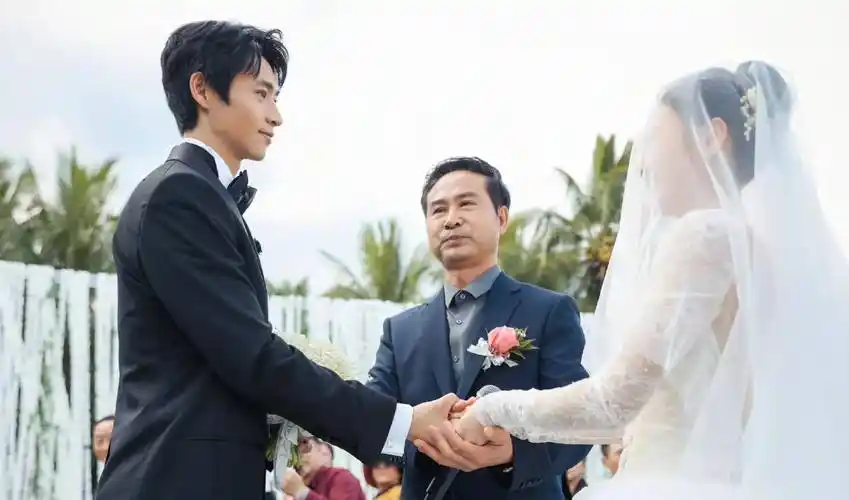 刘德华甘当"保姆",这6位男星,一个比一个有担当_王雷_鹿晗_李小萌