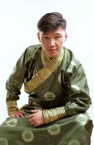 傲日其愣  蒙古族歌手,《耳畔中国》亚军,《中国农民歌会》"北部唱区