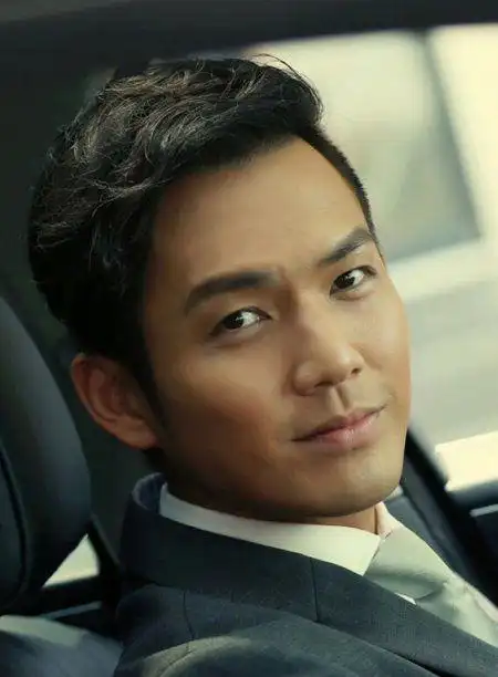 男生平凡不服庸就选偏分发型男士成熟有魅力的偏分头发型