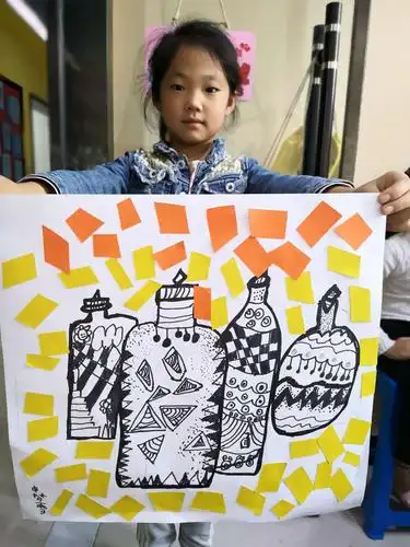 基础四班作品《线描—瓶子》