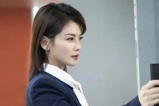 出道23年,再看"国民媳妇"刘涛如今的处境,蒋勤勤的话全应验了_综艺咖