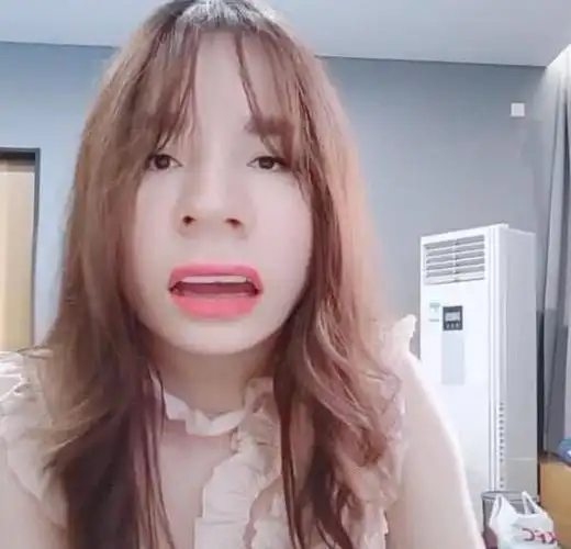 热巴直播扮丑当网友们看到照片后太可爱了吧