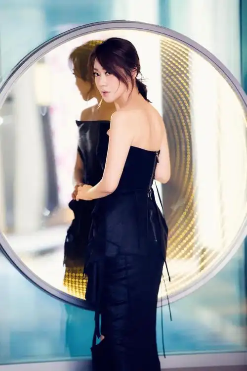 内地性感女星闫妮美照