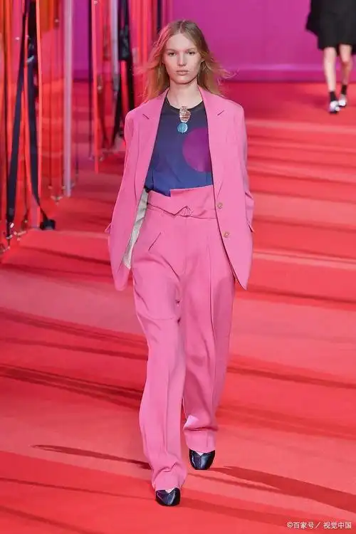 在本文中,我们将深入探讨粉色搭配的高级风范,揭示粉色与哪些颜色的