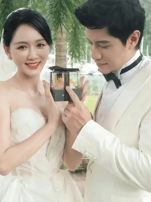 46岁陈乔恩晒端午海边玩耍!老公视角下身材紧致有料,艾伦好会拍