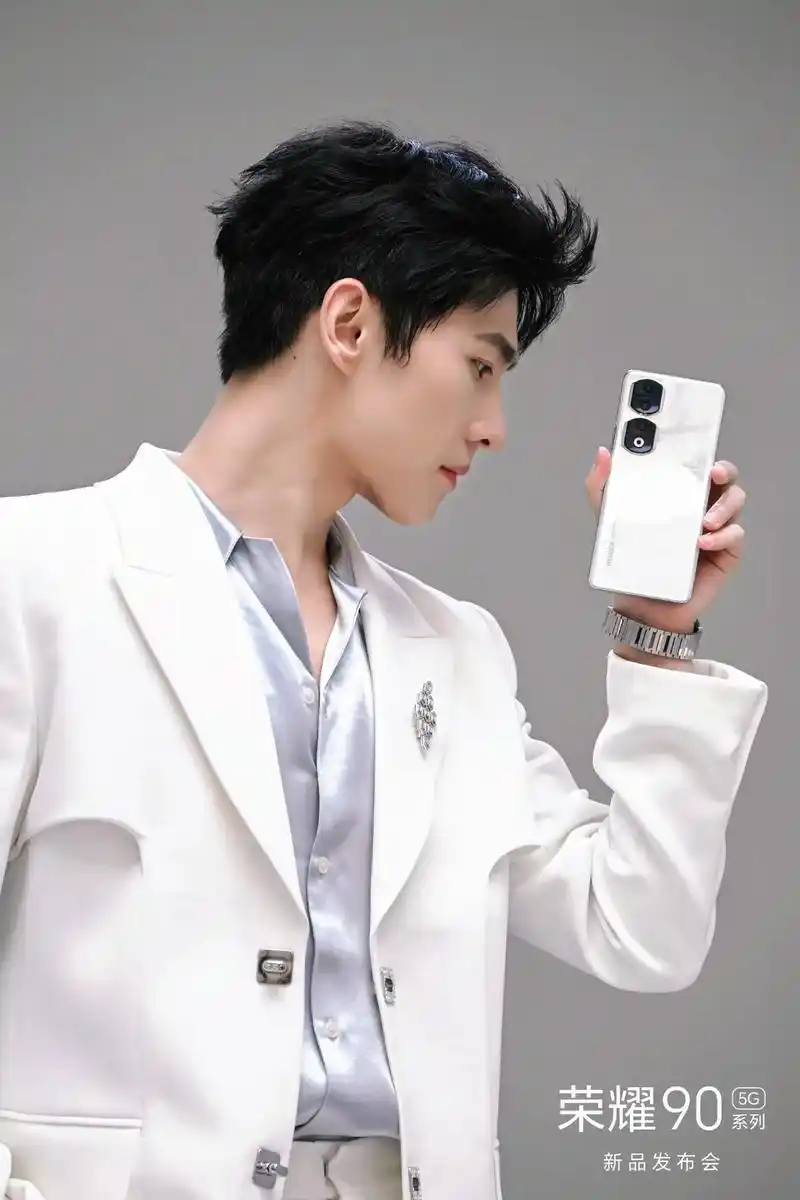 荣耀100 #荣耀代言人杨洋 #杨洋 代言人那么帅不要命 - 抖音