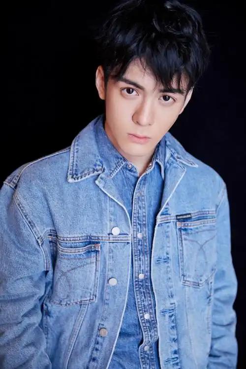 p>曾舜晞 i>(joseph) /i>,原名曾威航,1996年10月9日出生于广东省